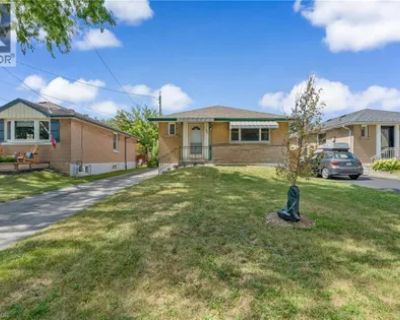 3 Bedroom 2347 ft House For Rent in Hamilton, ON