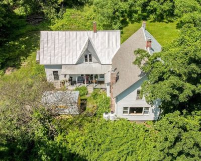 4 Bedroom 1BA 2440 ft Single Family House For Sale in Thetford, VT