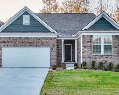 3 Bedroom 3BA 2658 ft Condo For Sale in Lake Orion Village, MI