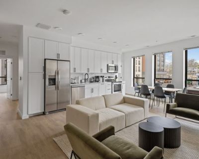 Common Living (Has an Apartment). Room in the 5 Bedroom 4BA Apartment For Rent in Washington,...
