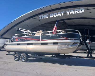2013 Sun Tracker 22 DLX Fishing Barge
