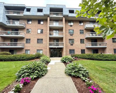 2 Bedroom 2BA 1134 ft Condo For Sale in Shrewsbury, MA