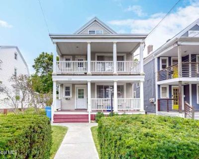 Private room with shared bathroom in an apartment with 1 roomie, Albany, NY 12208