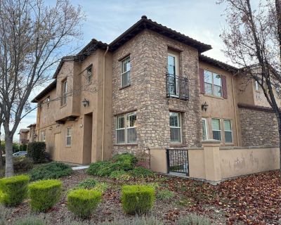 3 Bedroom 2BA 1533 ft Condo For Sale in Cloverdale, CA