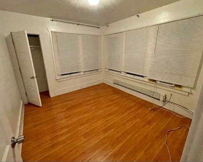 Private room with shared bathroom in an apartment, Salt Lake City, UT 84103