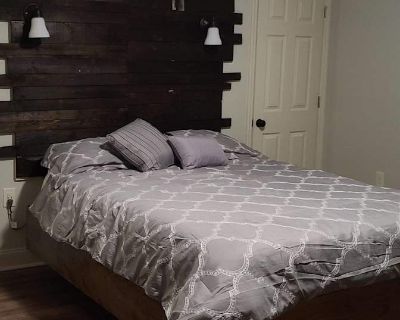 Private room with own bathroom in a House with 1 roomie, Pittsburgh, PA 15212