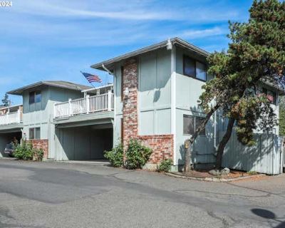 2 Bedroom 2BA 1003 ft Condominium For Sale in PORTLAND, OR