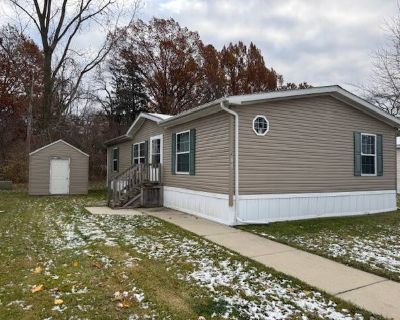 28701 Oakwood. This home is must see! Open floor plan, peninsula kitchen featuring all black appliances and a walk-in pantry, separate laundry room with full size washer and dryer, central AC, and much more!. Central air conditioning. 3 Bedroom. 2 Bathroom. 1456 ft