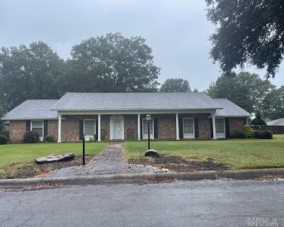 3 Bedroom 2BA 3158 ft Single Family House For Sale in Stuttgart, AR