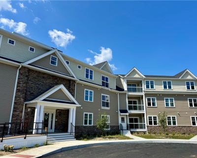 1 Bedroom 1BA 1145 ft Condo For Sale in East Greenwich, RI