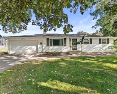 3 Bedroom 1.5BA 1038 ft House For Rent in Ashwaubenon, WI
