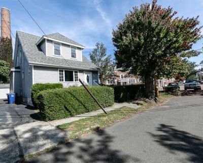 3 Bedroom 2BA 1340 ft Single Family Home For Rent in Bridgeport, CT