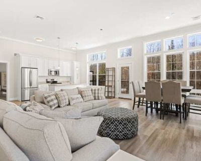 The Residences at Quarry Walk. image_url. Verified by The Residences at Quarry Walk 10 HRS ago. 3 apartments available today. Rent starts at $2,335/month (base rent only contact the property for full details). Studio 1 Bedroom 2 Bedrooms 3 Bedrooms Never miss a deal! Get immediate alerts when prices drop or new units arrive. Turn on alerts E2 1 Bed 1 Bath 778 sqft Base rent starting at: $2,335+...