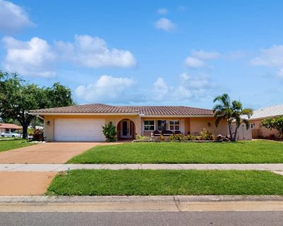 4 Bedroom 3BA Pet-Friendly House Vacation Rental in Mermaid Shores, Sarasota, FL