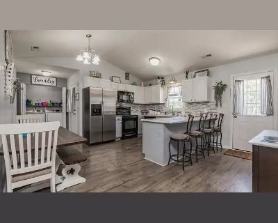 Everyone welcome. House. 3 bedrooms total. 2 bedrooms available (Single Room). 2 bathrooms. 0 months minimum stay. Available now. Furnished . Gym . Parking . Terrace/ Balcony . TV . Wifi .. 1,400 sqf house, three bedrooms, two bath, big closed in back yard, safe neighborhood. Full garage with gym equipment. I live alone and work full time. House is fully furnished. Utilities negotiable dependin...