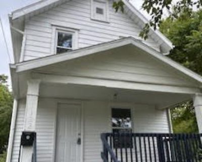 3 Bedroom 1BA 991 ft Apartment For Rent in Akron, OH