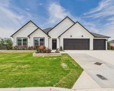 724 -- Grace Ln. image_url. In unit laundry Patio / balcony Dishwasher Garage Walk in closets Gym Unit Amenities ceiling fan dishwasher in unit laundry microwave patio / balcony range refrigerator walk in closets Property Amenities gym parking garage media room. 6 Bedroom. 3 Bathroom. 0 ft