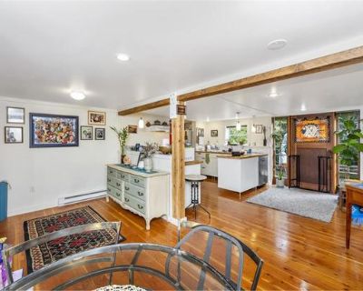 Beautiful Garden Suite on 1/3 acre available November 1st/15th or December 1st