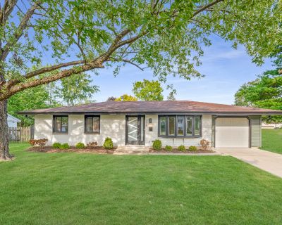 208 W Hartford Drive. Property for Rent in Schaumburg, IL for $5,795 with 3 bedrooms and 1 full bath, 1 half bath. This 1,052 square foot property was built in 1972.. Outstanding executive rental in the heart of Schaumburg! This fully furnished home was completely renovated from top to bottom in 2024 and includes all utilities for a true turn-key living experience. The inviting open layout feat...