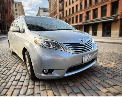 2017 Toyota Sienna XLE Minivan 4D