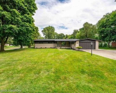 White Pine Dr, Bloomfield Hills, Home For Rent