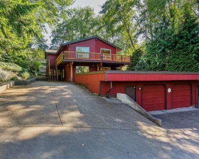 4 Bedroom 4BA 2750 ft Furnished Pet-Friendly House For Rent in Federal Way, WA