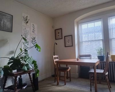 Total rooms: 4. Deposit: $0.00 * Utilities included?: No * Fees apply?: No. References are not required. Non-smoking. Furnishings: Unfurnished * Parking: Yes * Garage: No * Yard/patio: Yes * Balcony/roof terrace: No * Disabled access: No * Living room: shared * Broadband included: Yes. Availability Available Now Minimum term 3 months Maximum term 10 months. In a cute small town on the Main Line...