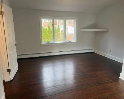 Pet friendly $900 per month room to rent in Oakdale Manor