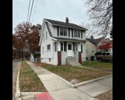 4 Bedroom 1BA 1142 ft Single Family House For Sale in Fenton, MI