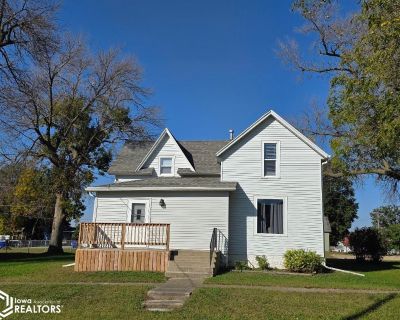 4 Bedroom 1BA 1052 ft Single Family House For Sale in Meservey, IA