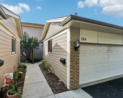 3 Bedroom 2BA 1800 ft Townhouse For Sale in Deerfield, IL