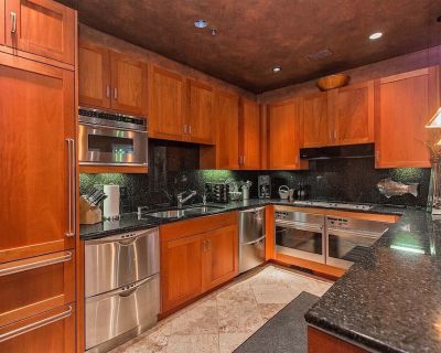 1 bed 2 bath condo vacation rental in SF, CA
