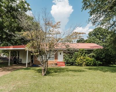 3 Bedroom 1BA 1680 ft Single Family House For Sale in Muscle Shoals, AL