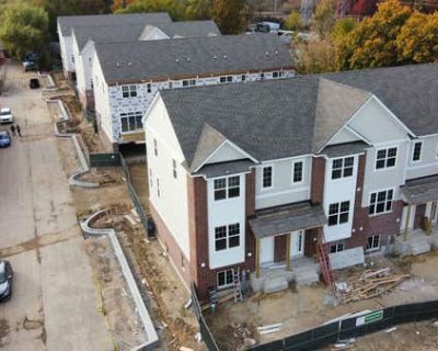 3 Bedroom 4BA 1882 ft Townhouse For Sale in DES PLAINES, IL