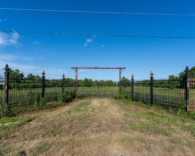 Lots and Land For Sale in Angleton, TX