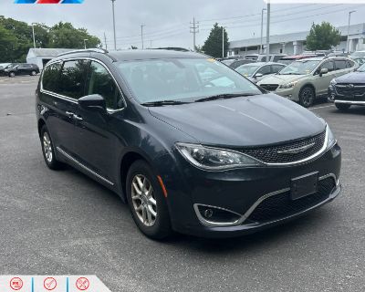 2020 Chrysler Pacifica Touring L Minivan 4D