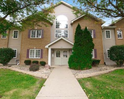 3 Bedroom 3BA 2000 ft Condominium For Sale in HIGHLAND, IN
