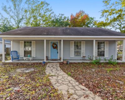 3 Bedroom 2BA 1404 ft Single Family House For Sale in Ocean Springs, MS
