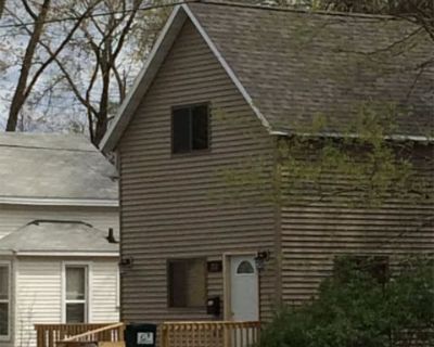 3 Bedroom 1BA 1074 ft Apartment For Rent in Eau Claire, WI