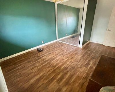 Private room with shared bathroom in a House, Hesperia, CA 92345