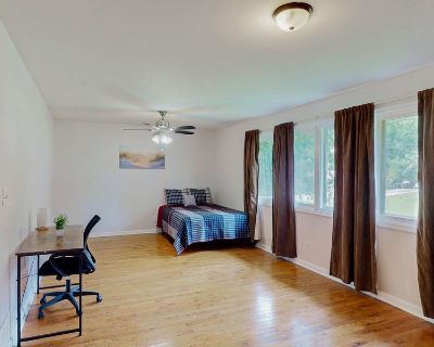 Furnished Room for Rent - Newly Renovated & Spacious College Park Home | Fu