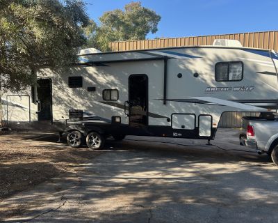 2021 Forest River CHEROKEE ARCTIC WOLF 321BH