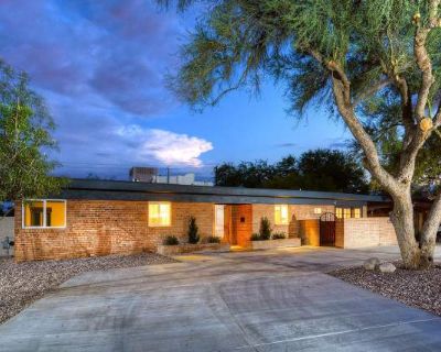 PRELEASE FOR AUGUST 2026. A mix of culture, arts, and sports, Tucson is home to a variety of people and lifestyles. In unit laundry Dishwasher Recently renovated Air conditioning Concierge Furnished Unit Amenities air conditioning dishwasher furnished in unit laundry oven range refrigerator recently renovated Property Amenities concierge. 4 Bedroom. 4 Bathroom. 1703 ft . Furnished