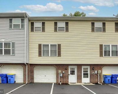 3 Bed 2 Bath Townhouse in Manchester. image_url. W/D hookup Garage Recently renovated Carpet Unit Amenities carpet w/d hookup recently renovated Property Amenities parking garage. 3 Bedroom. 1.5 Bathroom. 1140 ft