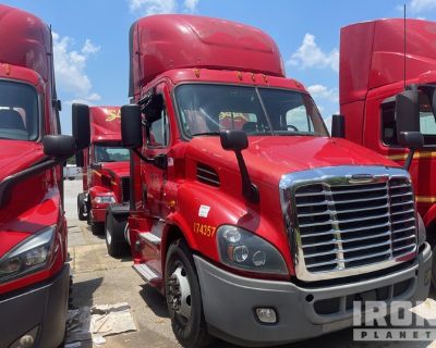 2017 Freightliner Cascadia 113 4x2 S/A Day Cab Truck Tractor
