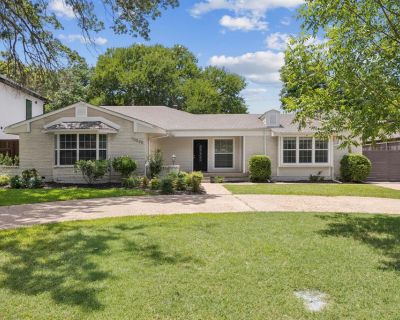 4 Bedroom 3BA 2274 ft Single Family House For Rent in Dallas, TX