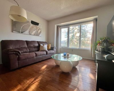 15 La Porte Drive. Beautiful 3-Bedroom Bi-Level Home for Rent in Peaceful Richmond Lakes! This bright and spacious bi-level home is located in the desirable and family-friendly neighborhood of St. Norbert. Featuring 3 bedrooms, 2 full bathrooms, and a functional open layout, it s perfect for families or professionals looking for comfort and convenience. Main Level: Sun-filled living room with l...