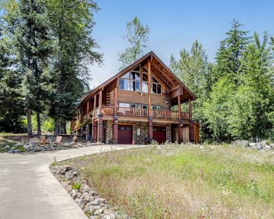 3 Bedroom 2BA Pet-Friendly Getaway Vacation Rental in Log Cabin Luxury, Snoqualmie Pass, WA