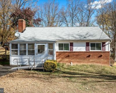 3 Bedroom 2BA 1412 ft Single Family House For Sale in Woodbridge, VA