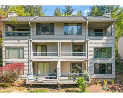 2 Bedroom 1BA 1216 ft Condo For Sale in Lake Oswego, OR